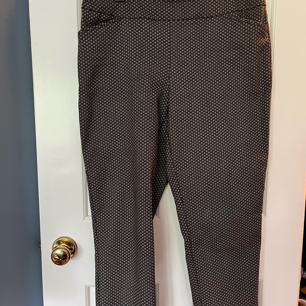 3/$12

Croft & Barrow Navy patterned cropped Straight Leg Pants. Buy 3/$12